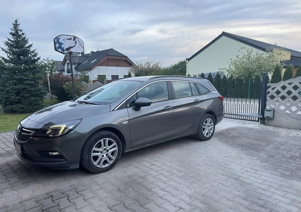 Opel Astra cena 69000 przebieg: 40158, rok produkcji 2019 z Wrocław małe 277